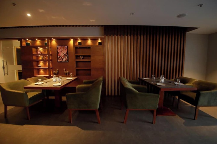 Dining 20 of 25