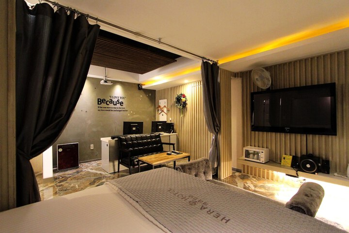 Room 27 of 56