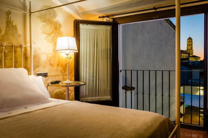 Room 27 of 64