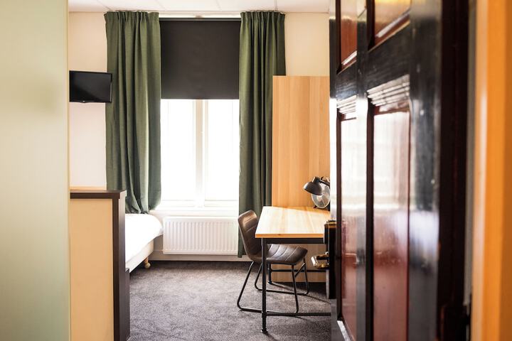 Room 4 of 19