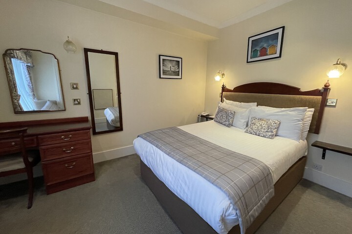 Room 34 of 256