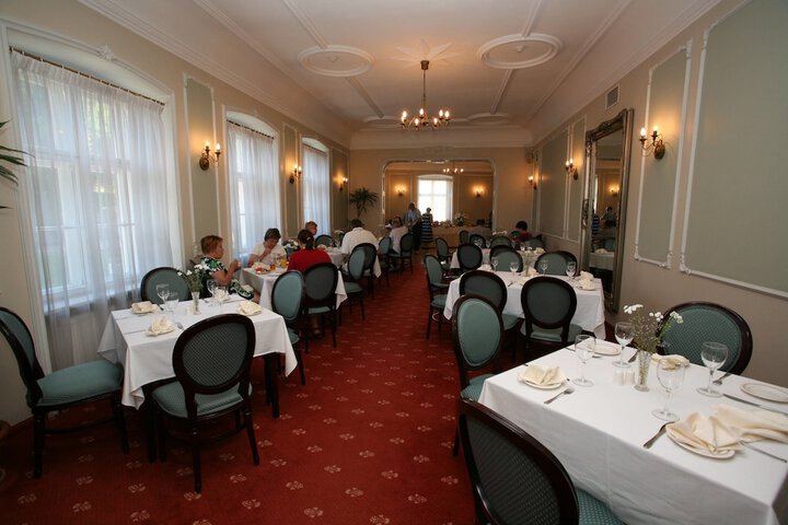 Dining 30 of 45