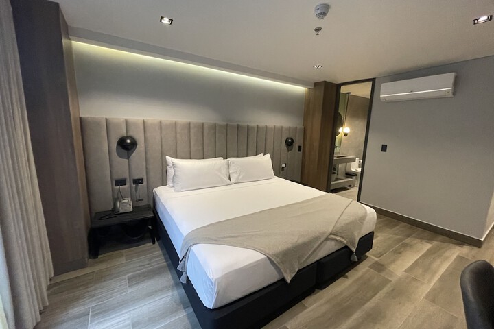Room 10 of 26