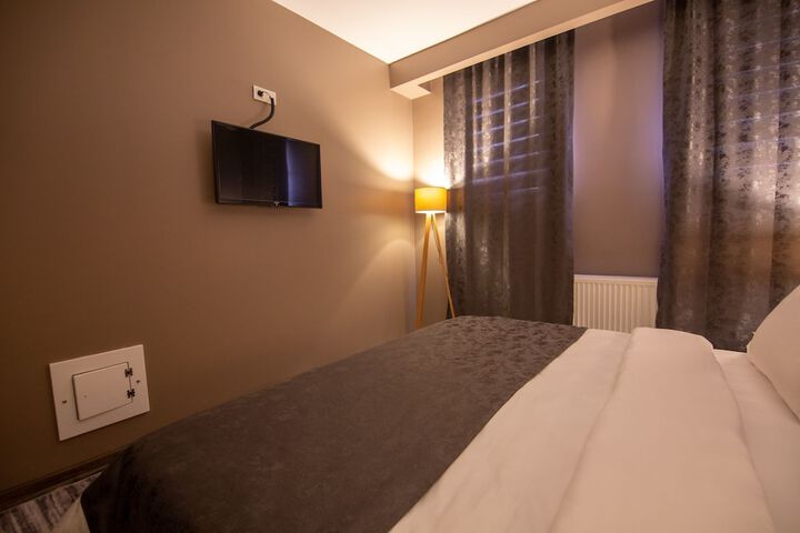 Room 12 of 24