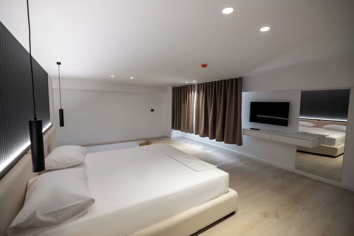 Room 62 of 100