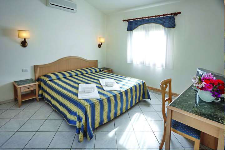Room 4 of 34