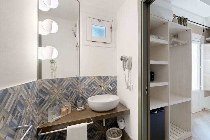 Room 160 of 210