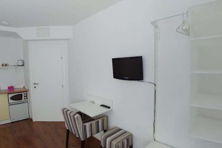 Room 7 of 14
