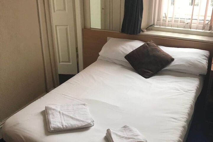 Room 9 of 22
