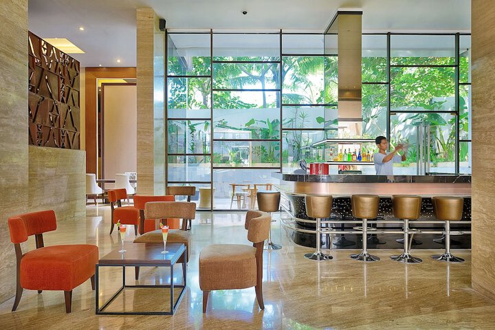 Entrance & Lobby