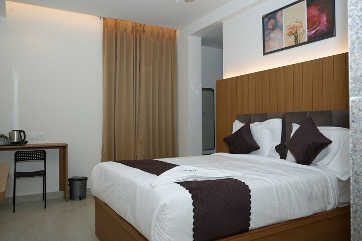 Room 2 of 9