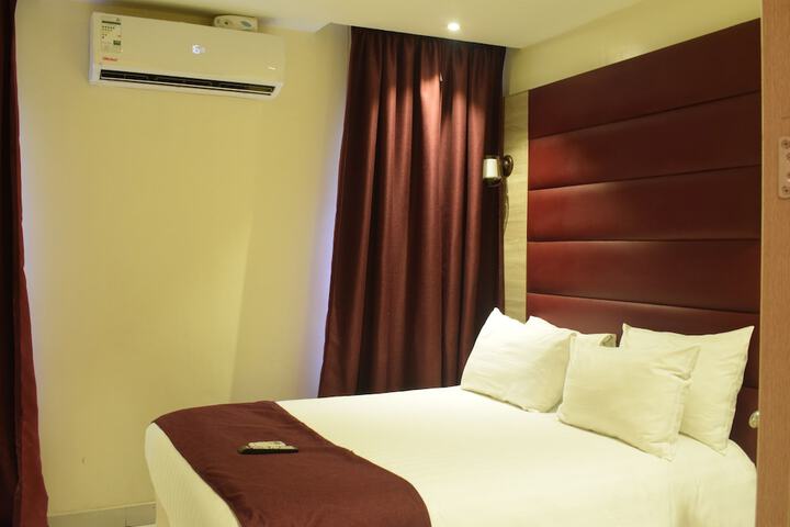 Room 9 of 37