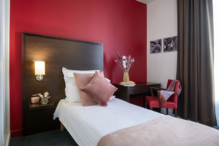 Room 3 of 32