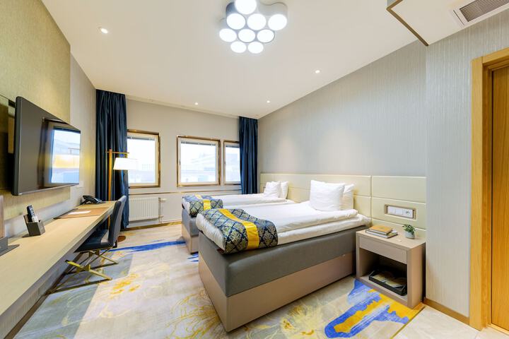 Room 8 of 27