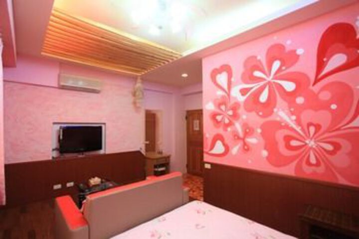 Room 16 of 19