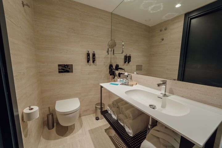 Room 30 of 46