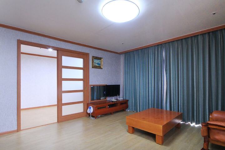 Room 13 of 30