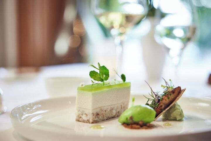 Dining 90 of 154