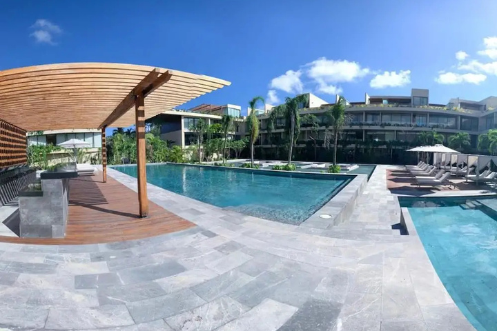 Pool 11 of 15
