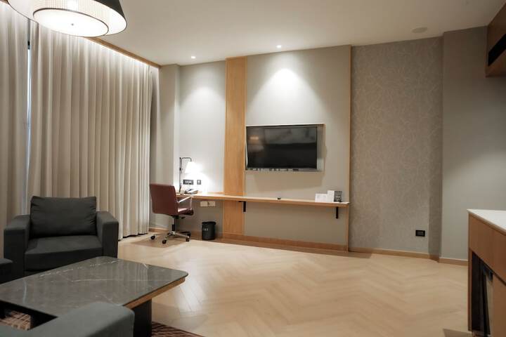Room 34 of 81