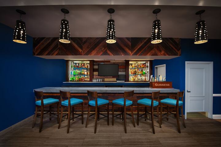 Lobby lounge