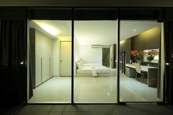 Room 25 of 36