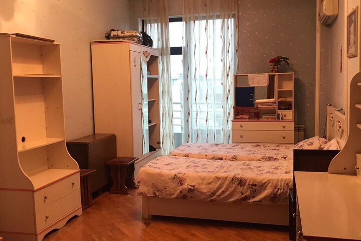 Room 11 of 19