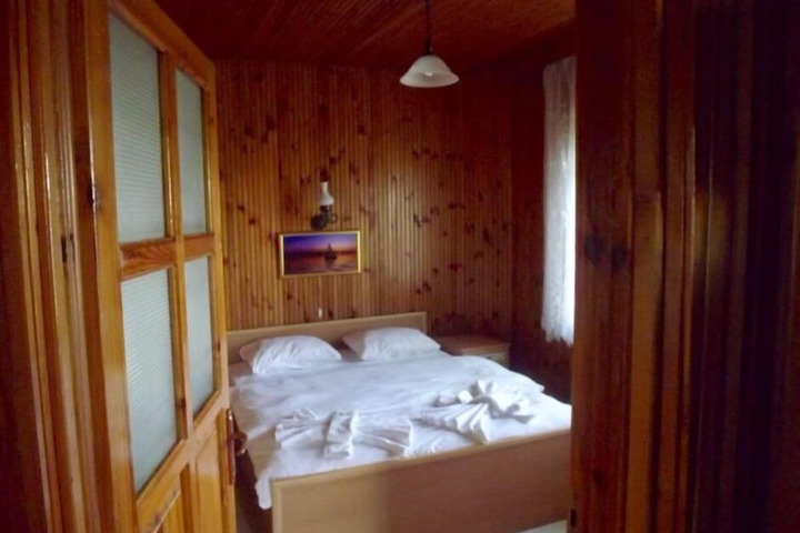 Room 5 of 72