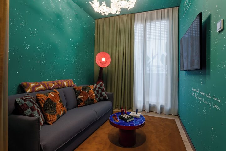 Room 32 of 44