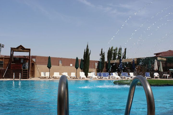 Pool 20 of 65