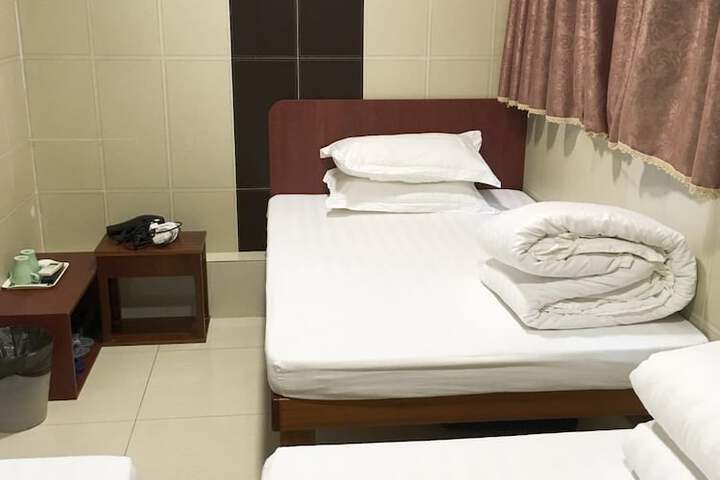Room 10 of 40