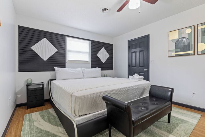 Room 33 of 40