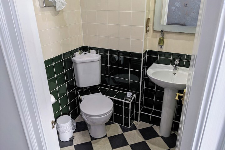 Room 16 of 35