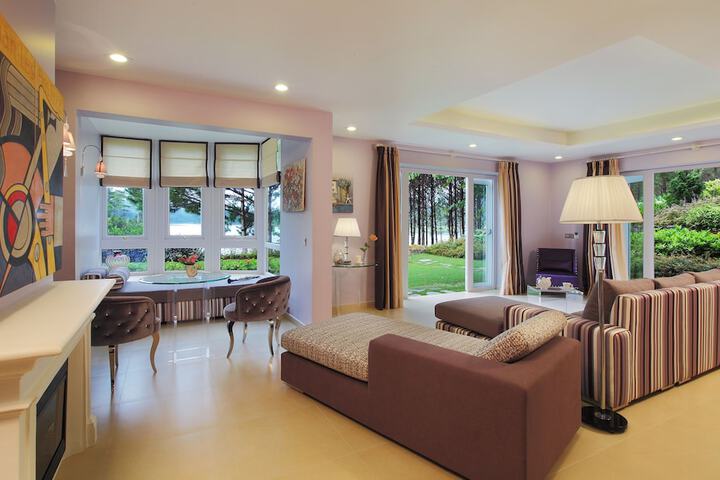 Room 14 of 193