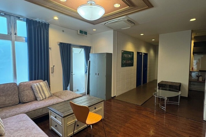 Room 71 of 193