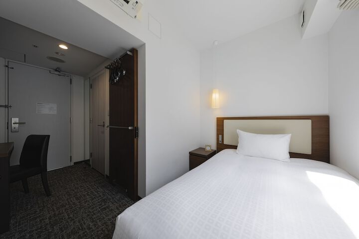 Room 11 of 48