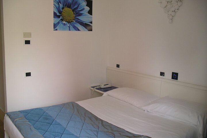 Room 4 of 41
