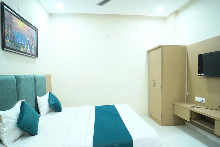Room 12 of 24