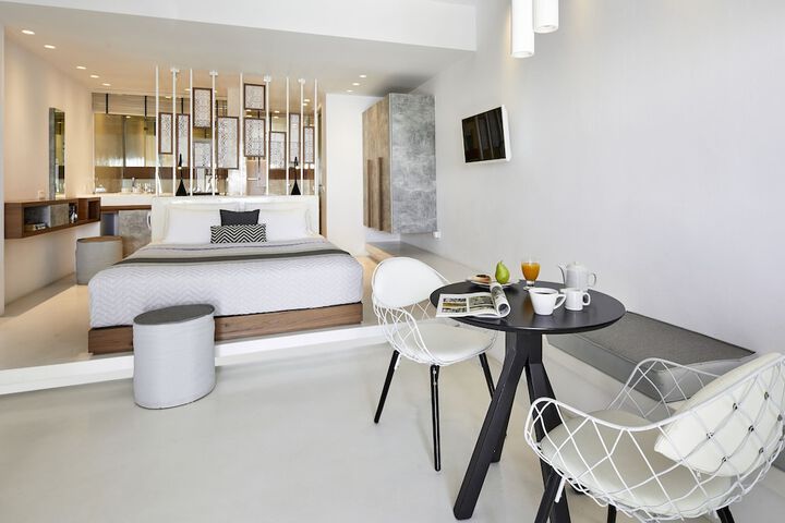 Room 10 of 211