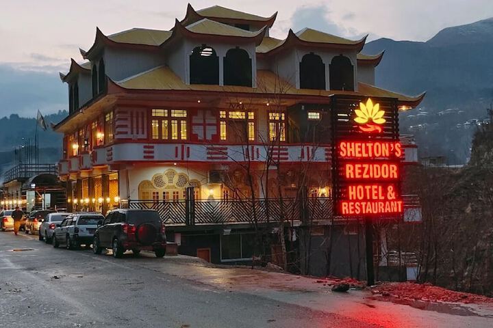Shelton Rezidor Hotel Kumrat
