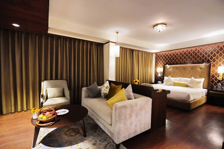 Room 6 of 73