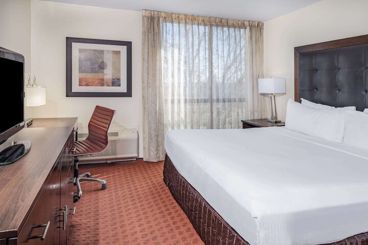 1 King Bed (21 of 21)