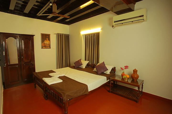 Room 9 of 15