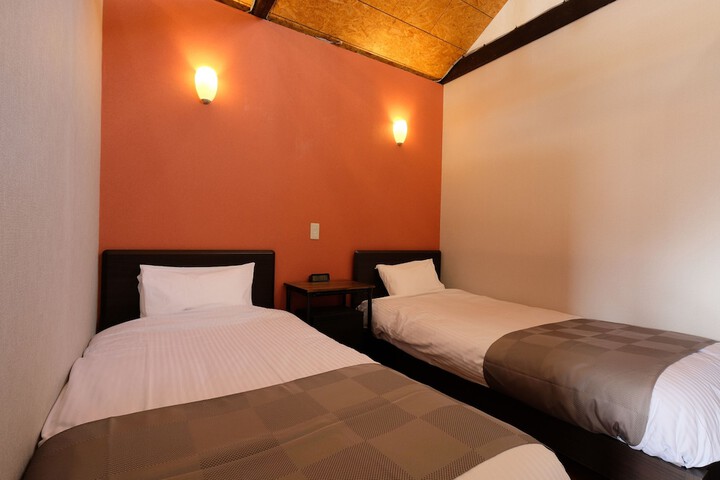 Room 4 of 19