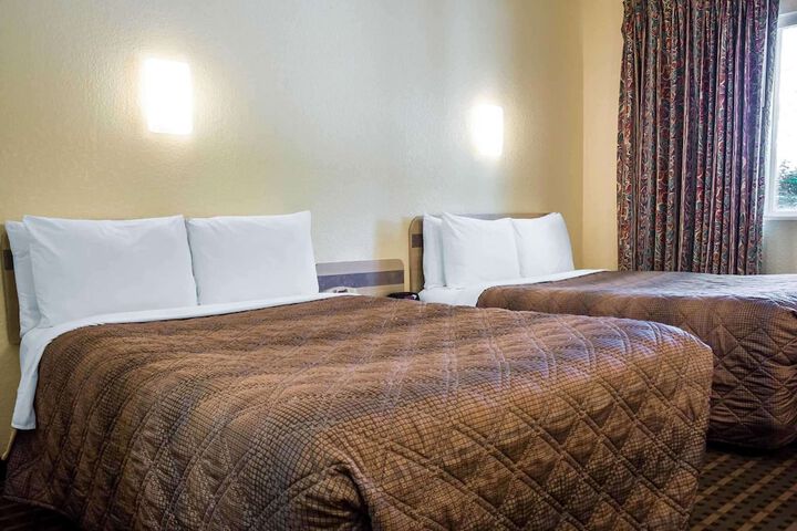 2 Double Beds (6 of 7)