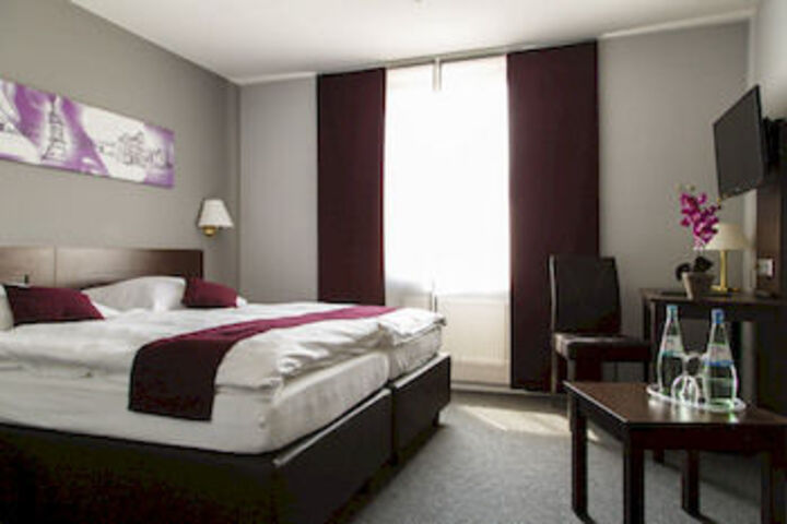 Room 5 of 13