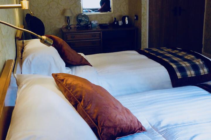 Room 5 of 50