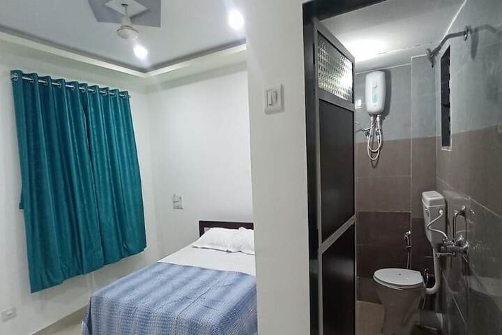 Room 8 of 18