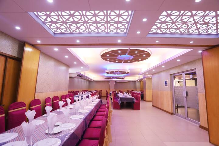 Ballroom/Hall 33 of 38