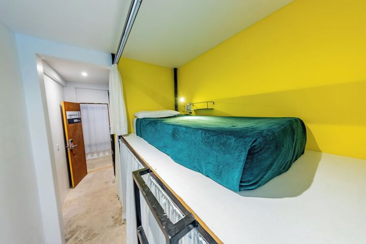 Room 17 of 33